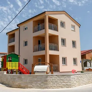 villa-nivel.hotelinzadar.com/